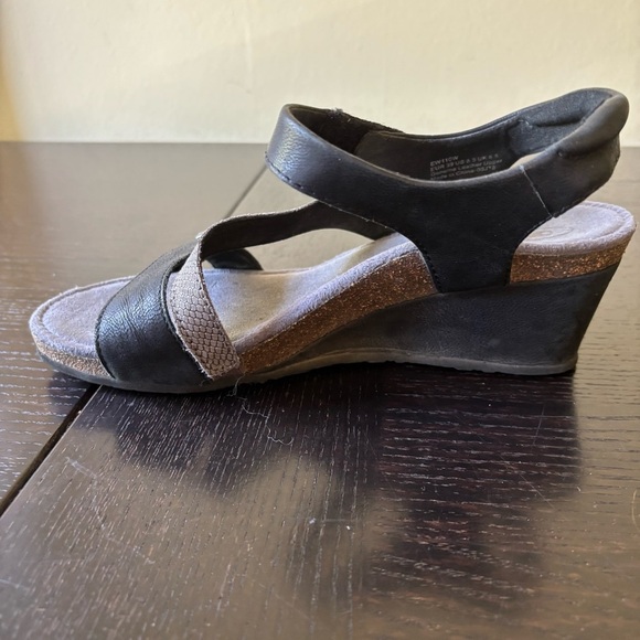 Aetrex 8 Snake skin Bryn walking sandal - Picture 8 of 11